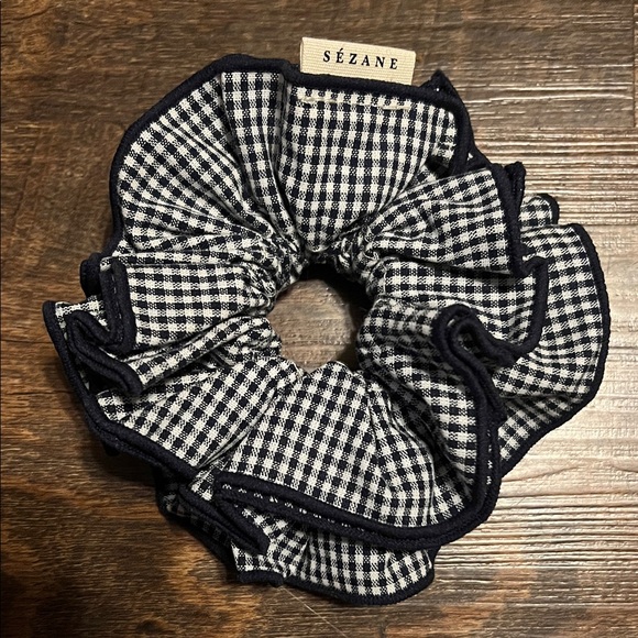 Sezane Accessories - Sézane scrunchee, NWT!